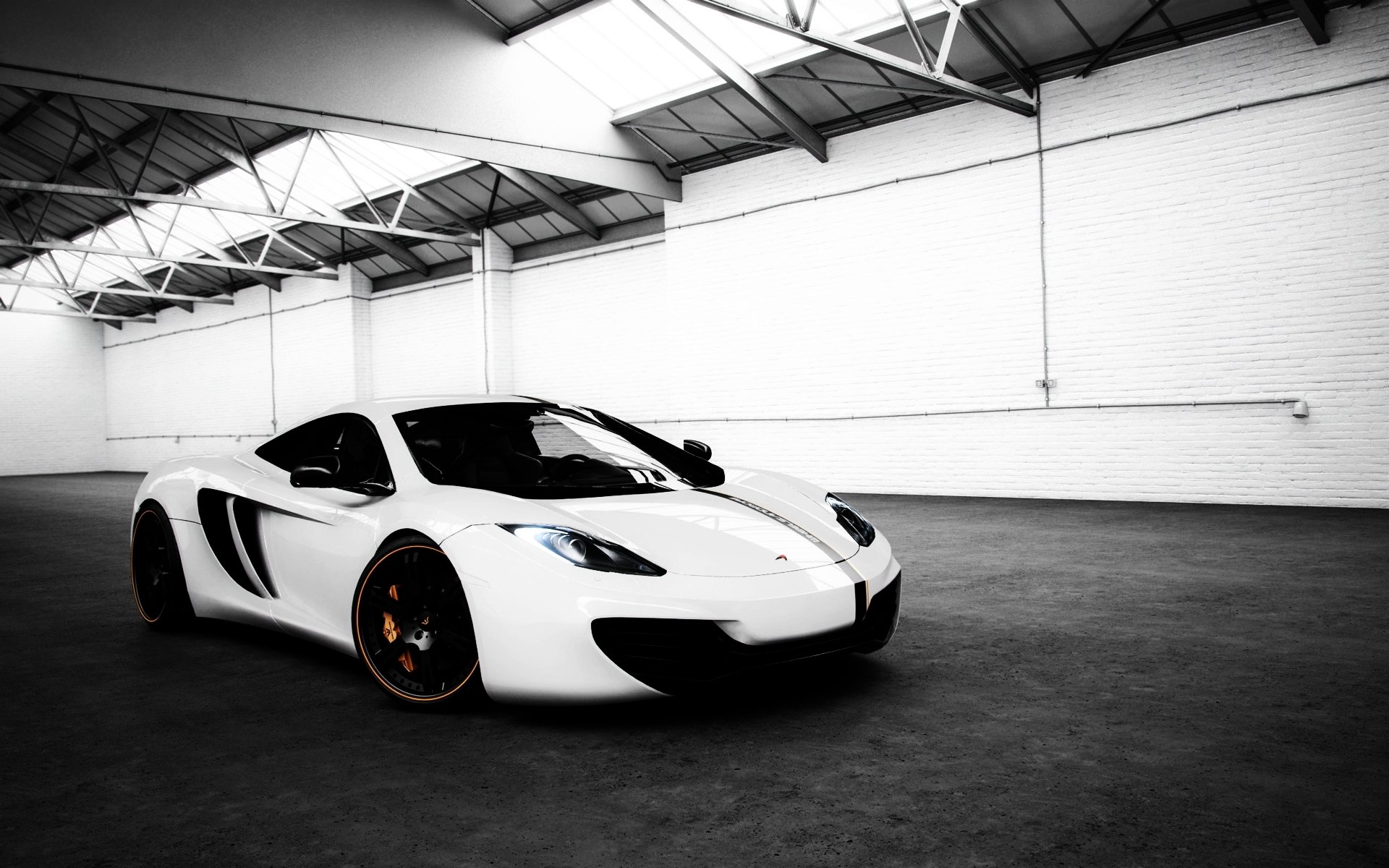 wheelsandmore mclaren mp4-12c toxique mclaren mp4-12c supercar przód biały tuning hangar