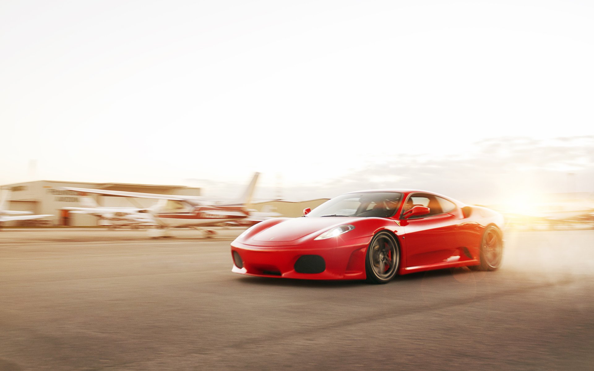 ferrari f430 czerwone adv 1 koła ferrari czerwony prędkość lotnisko słońce blask