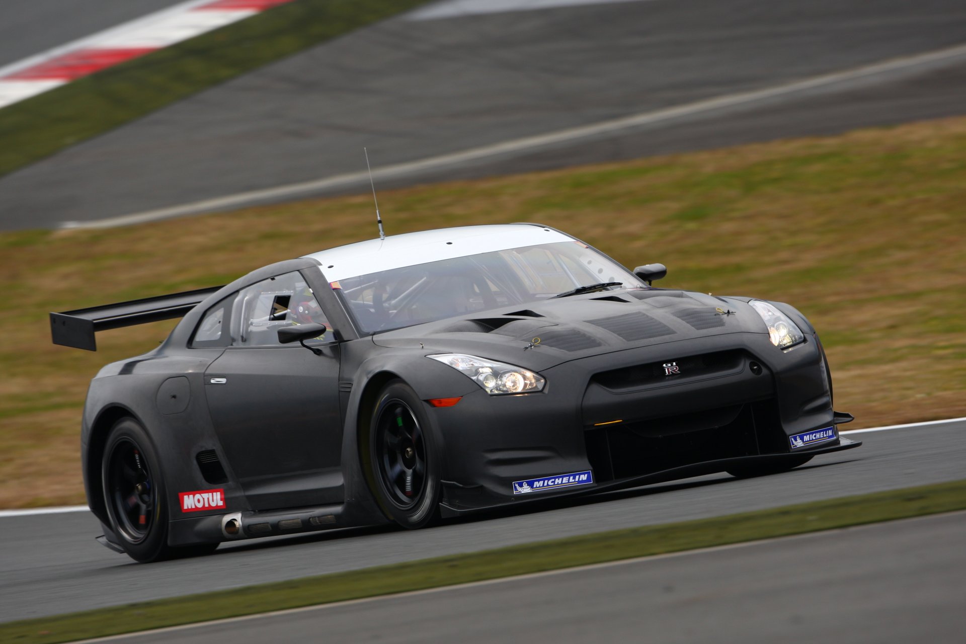 nissan gtr track race speed