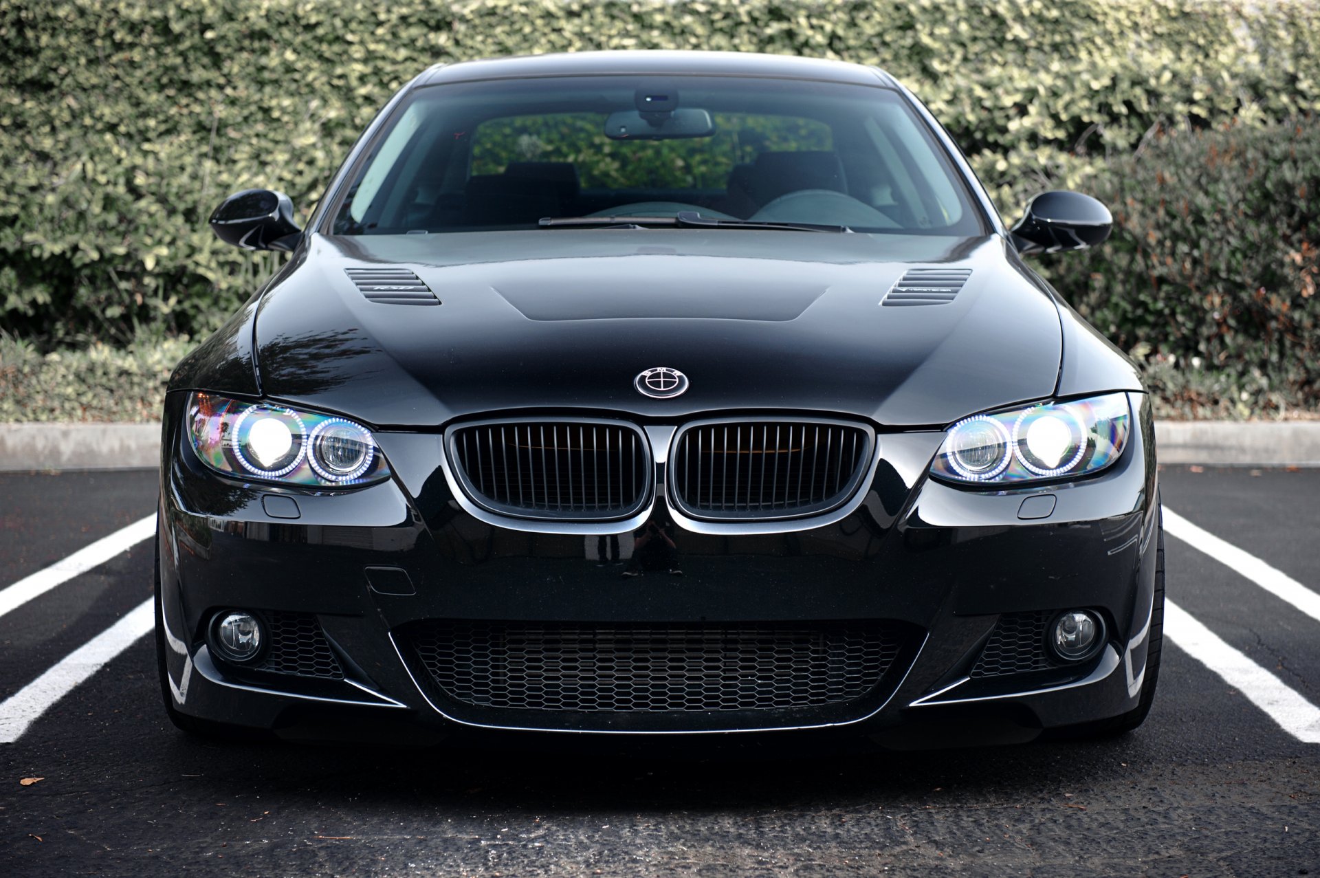 bmw 335i coupé e92 noir bmw parking