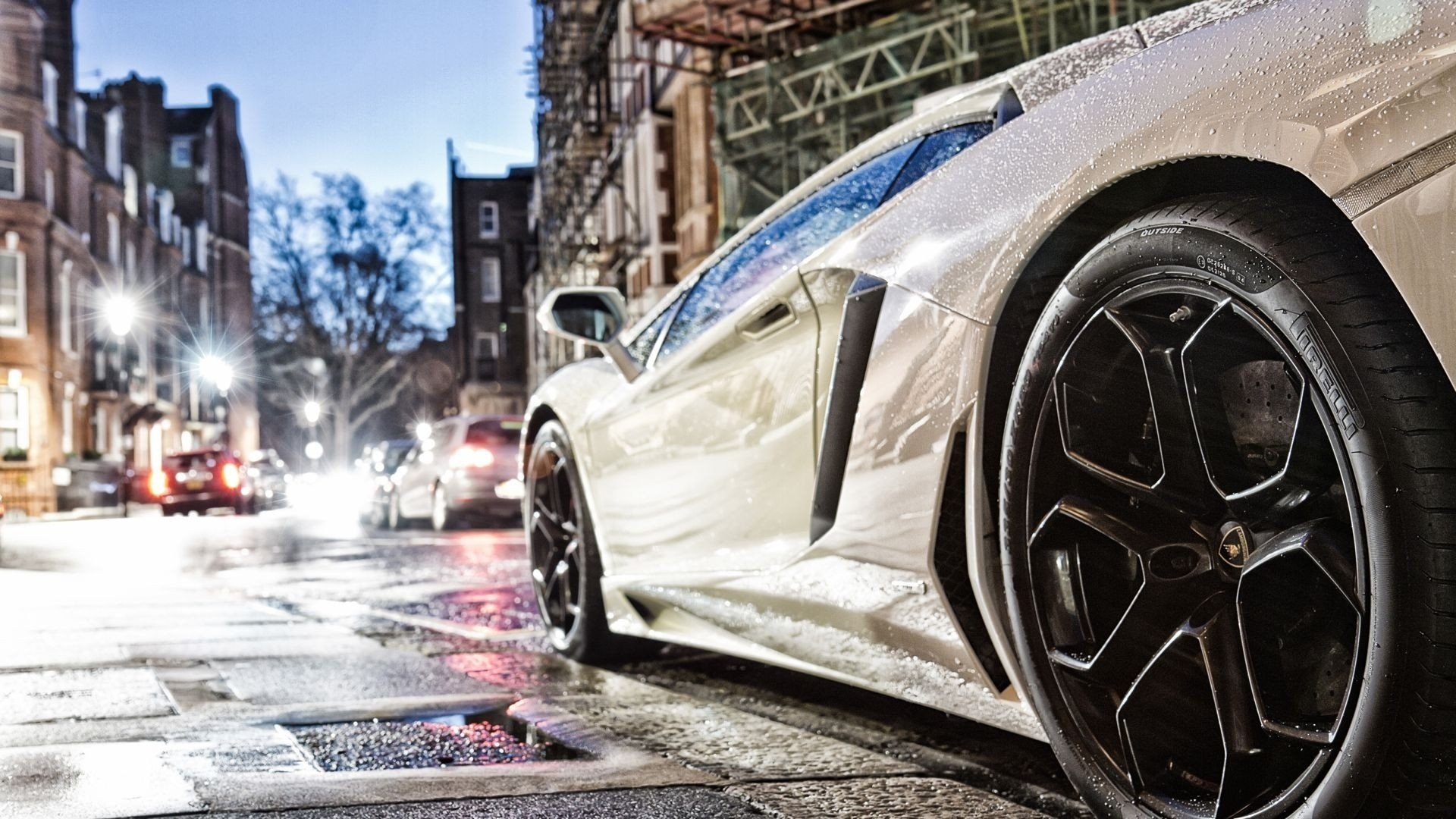 lamborghini aventador lp700-4 supercar lamborghini aventador 2012 blanc rue route lumières pneus pirelli gouttes