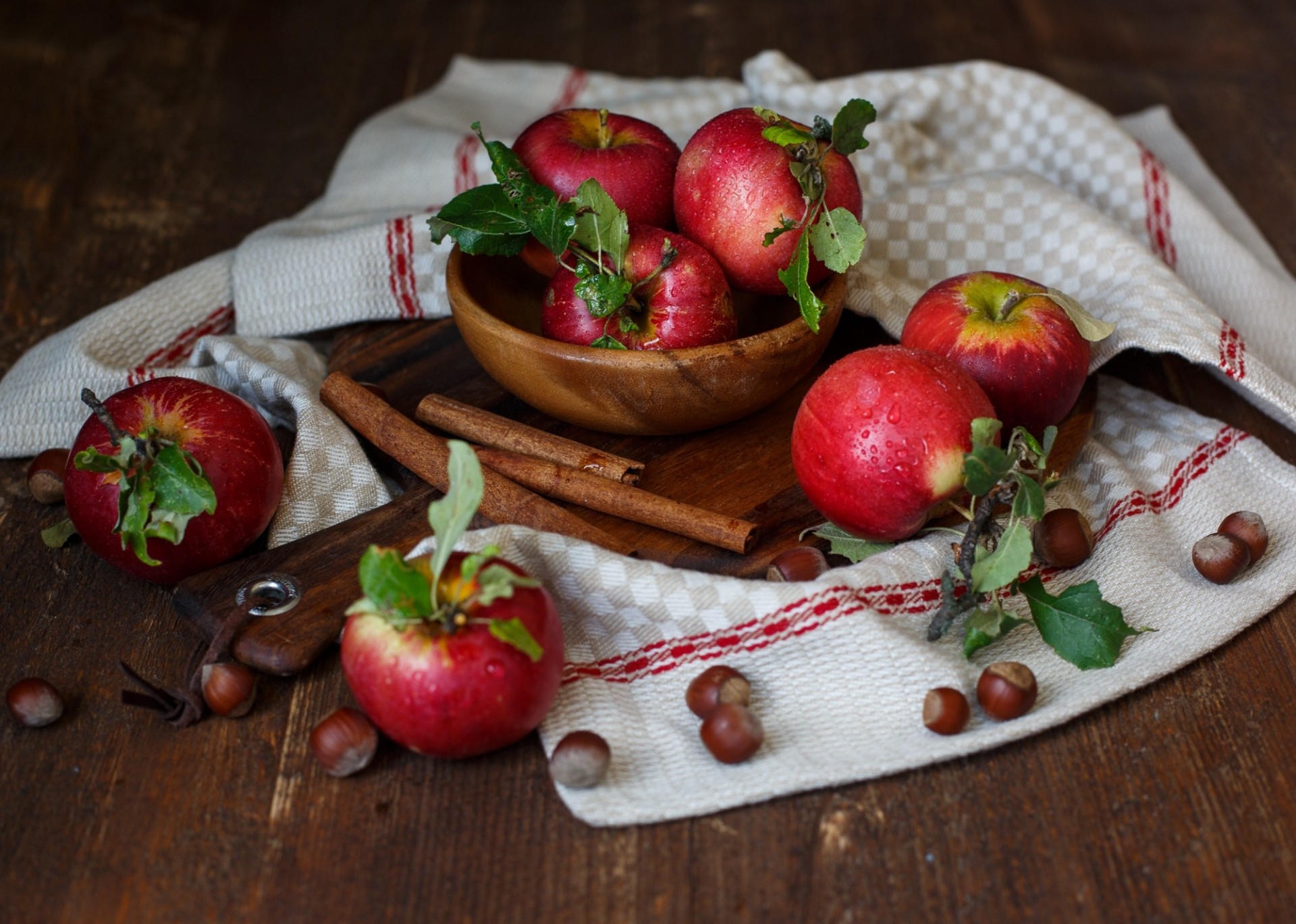 nuez toalla canela manzanas