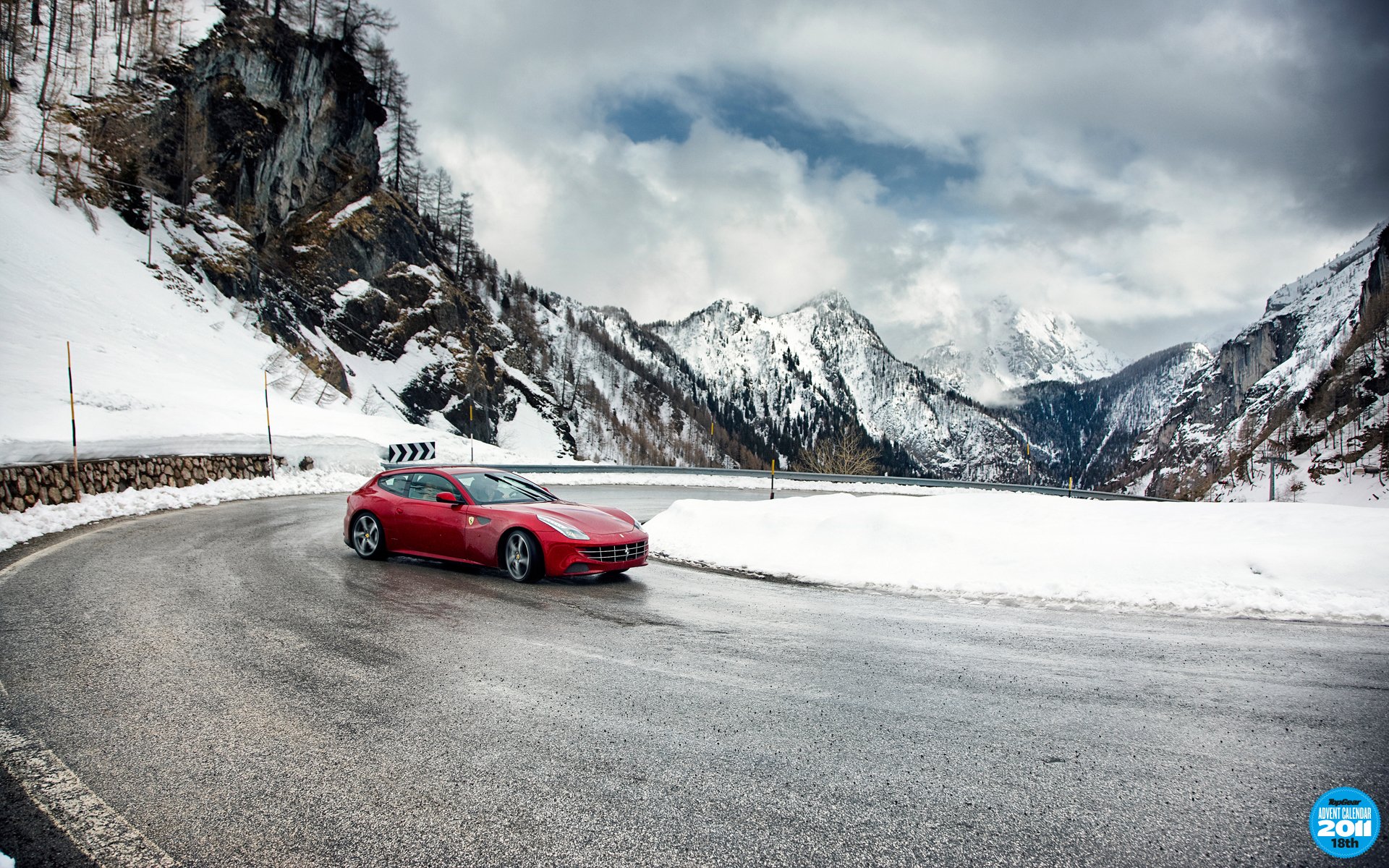 top gear adventskalender top gear top gear ferrari und darüber hinaus ferrari ff supersportwagen rot front drehen biegen bolzen schleudern straße schnee berge himmel wolken