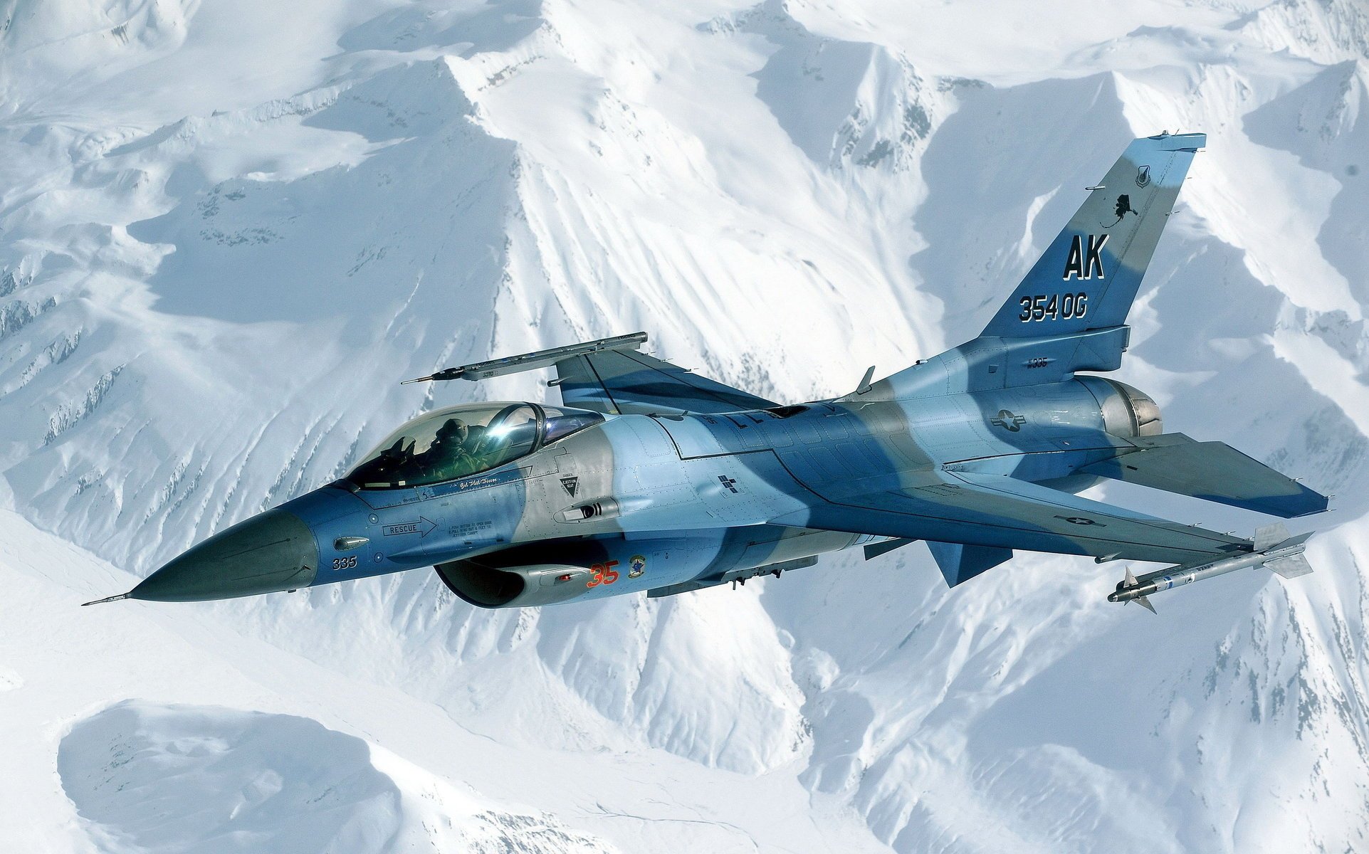 altitude vitesse montagnes avion neige vol combattant