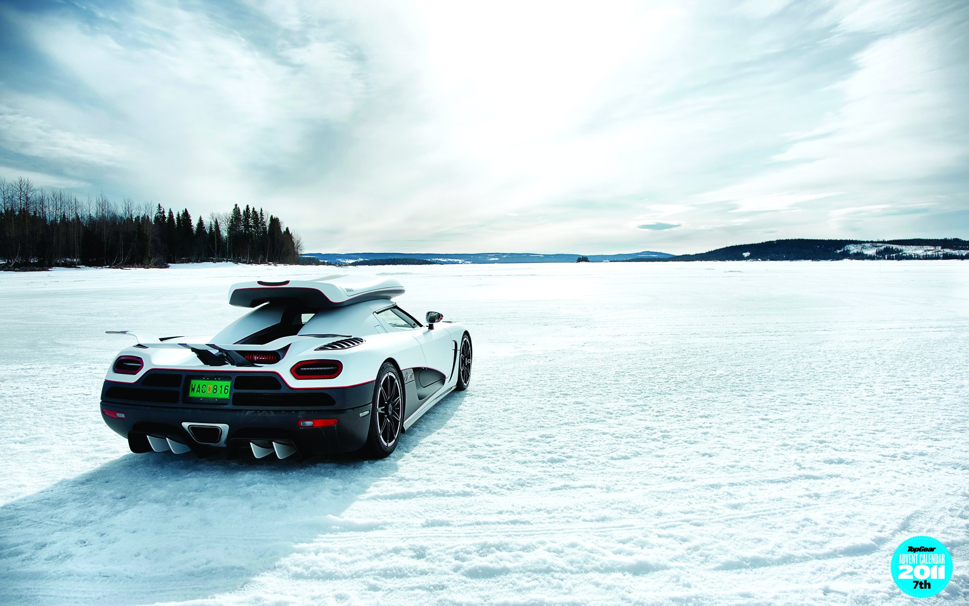 top gear adventskalender top gear top gear koenigsegg agera koenigsegg agera supercar hypercar rückansicht kofferraum winter schnee see wald himmel