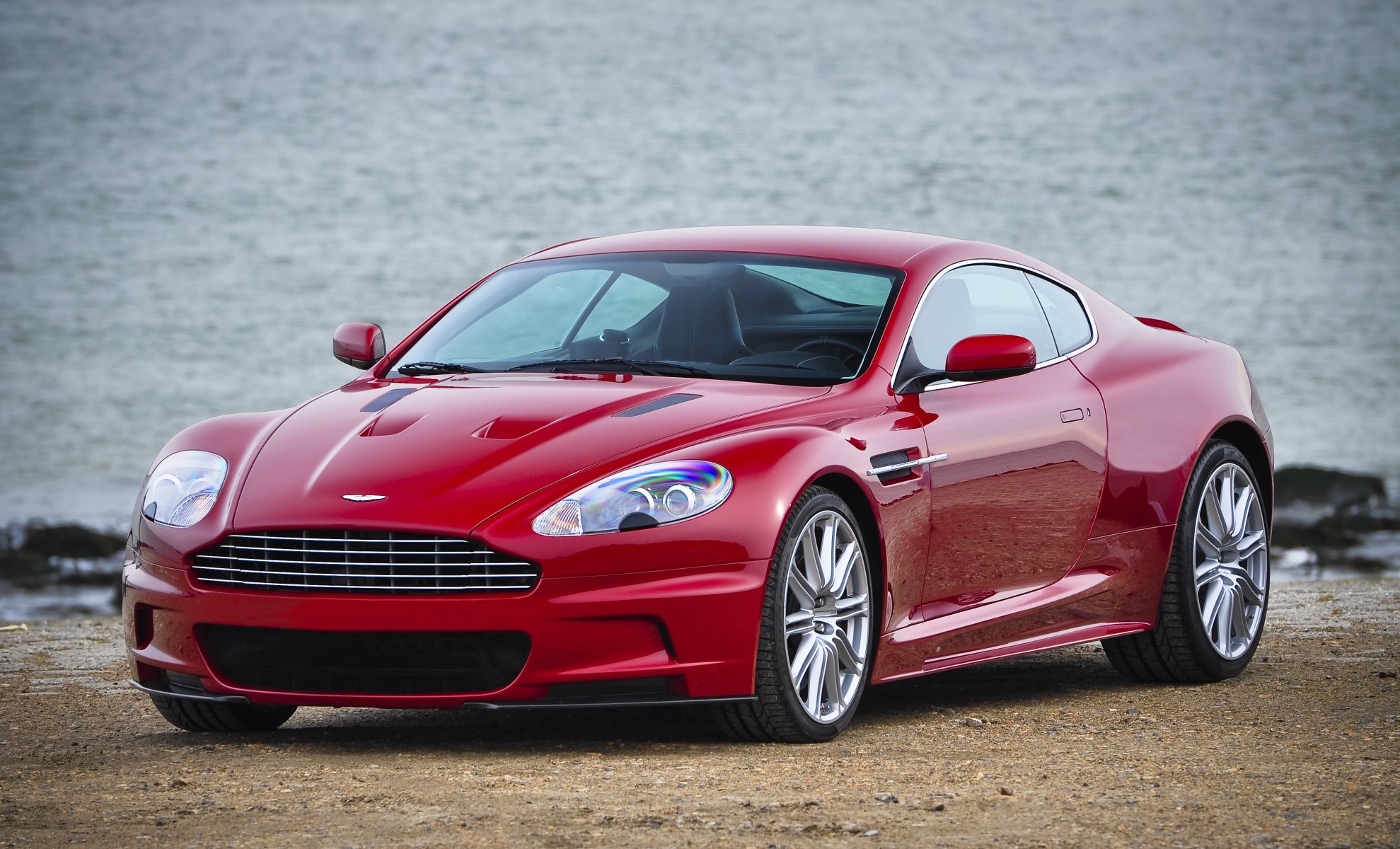 aston martin dbs rouge