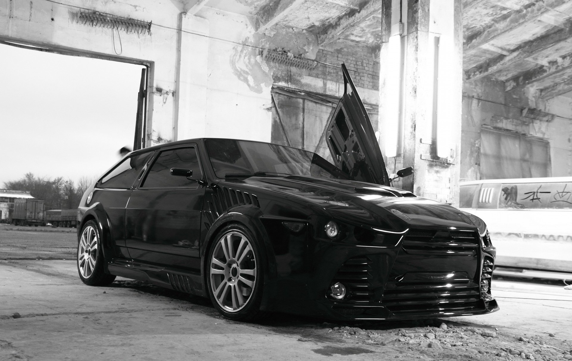 lada shark black