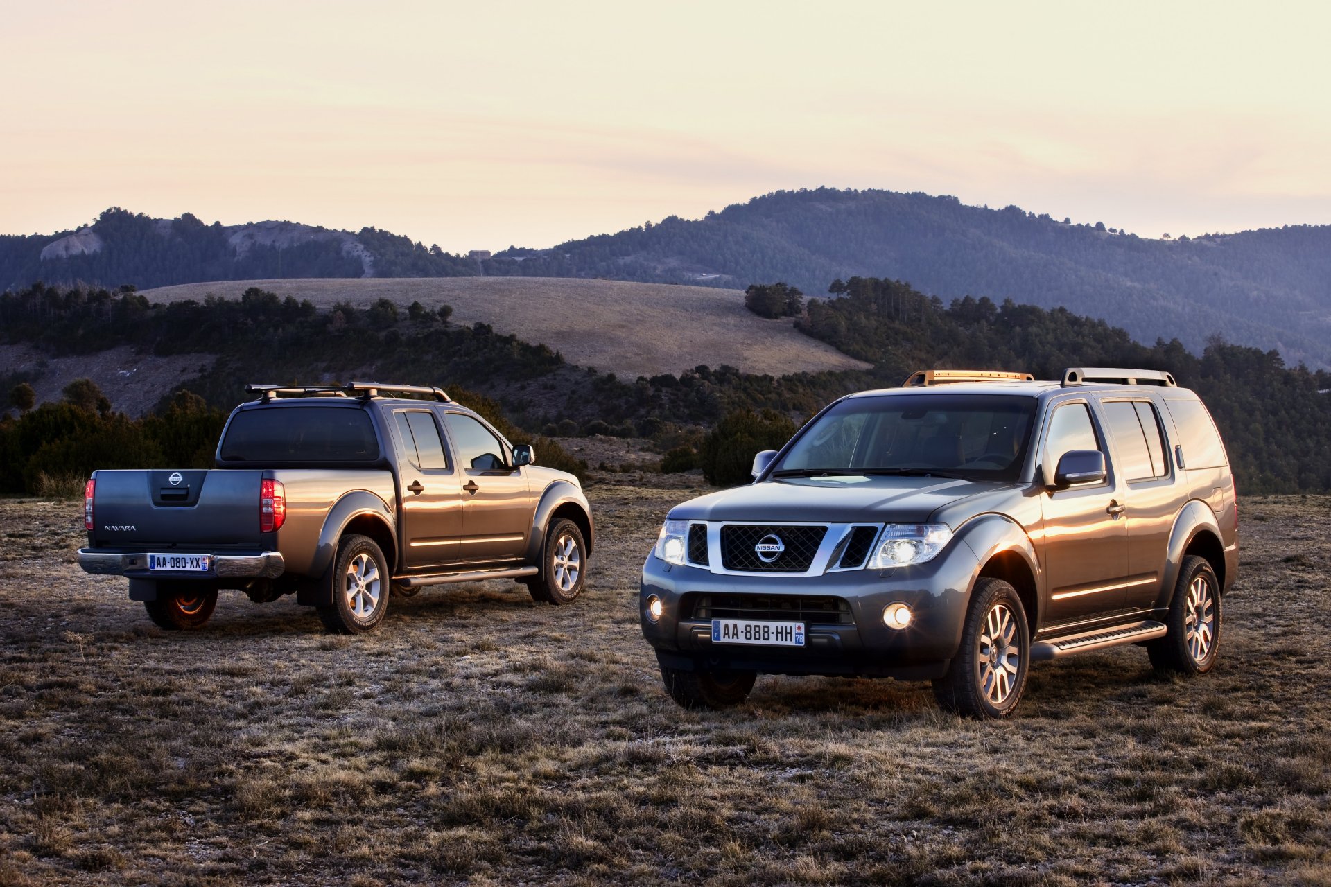 nissan pathfinder navara 2010 montagnes colline auto voiture aube