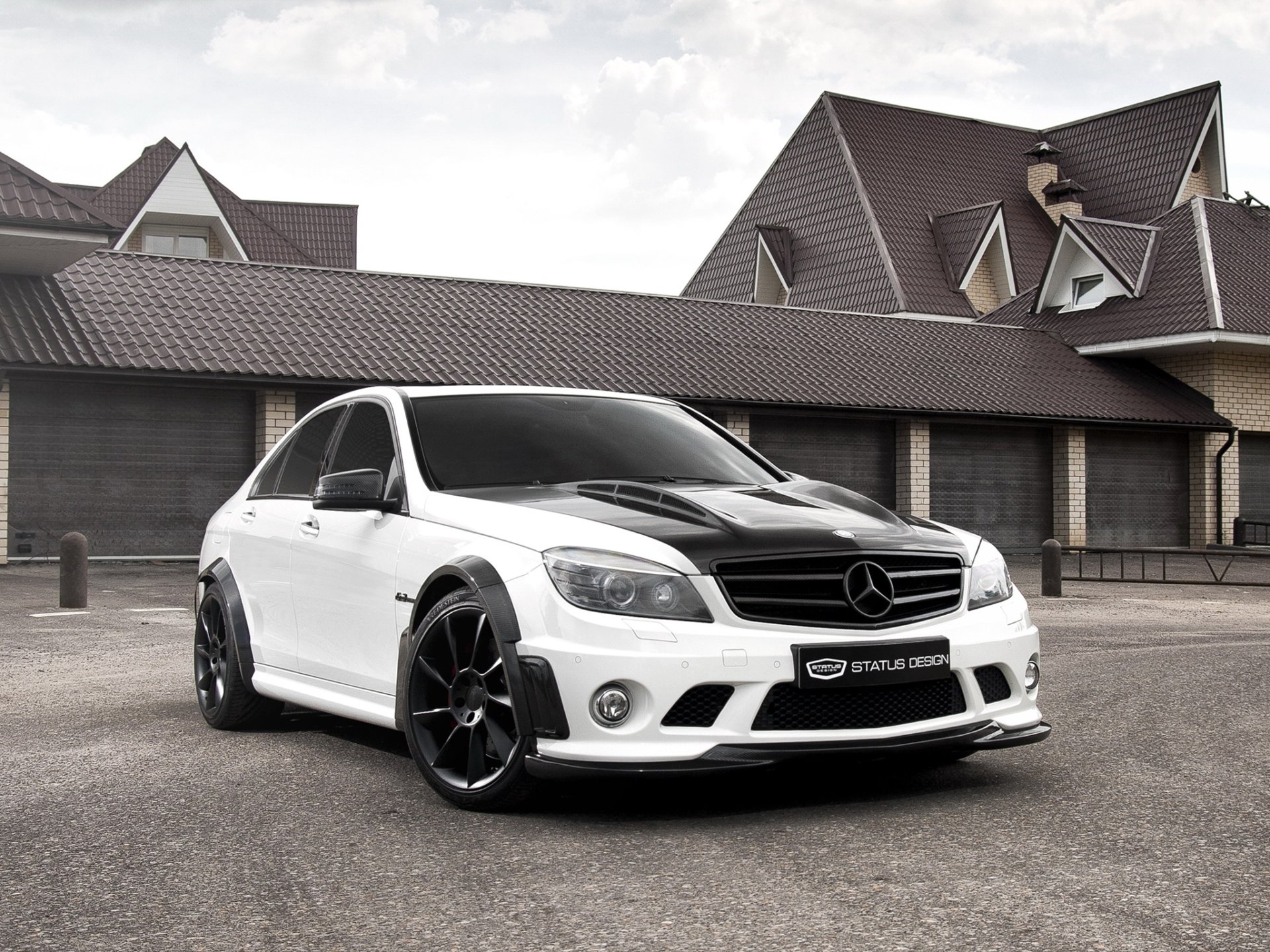 design status sd dtm mercedes-benz c-klasse status design mercedes c-class tuning tuning front white garage house sky