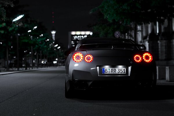 Voiture plein écran la nuit