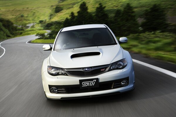 Blanco coche deportivo Subaru Impreza