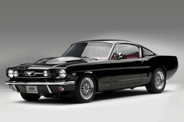 Genial foto del Concept Car basado en el Mustang