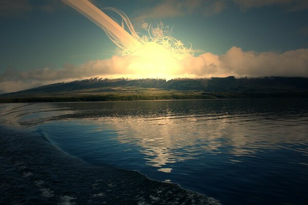 Восход солнца с берега озера