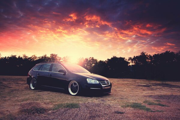 Volkswagen Golf al tramonto