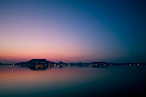 Luci del cielo. Città. Orizzonte