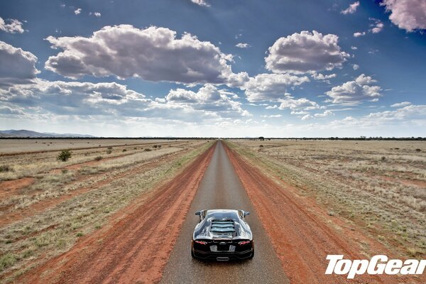 Lamborghini Aventador goes to the horizon