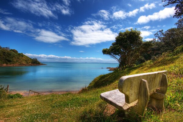 En la naturaleza mar, arena, hermoso cielo