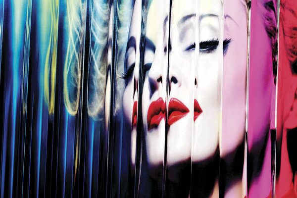 Portrait de la chanteuse Madonna avec la couverture de l album