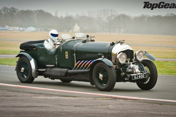 L IMAGE DE RÉTRO BENTLEY SUR LA MEILLEURE ÉMISSION DE TÉLÉVISION