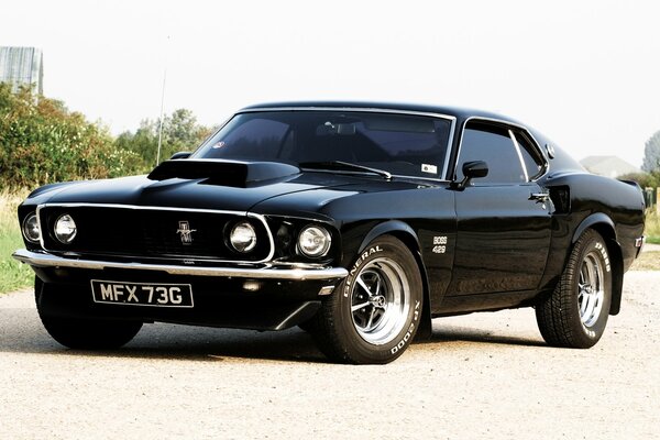 Mustang Noir 1969. Vue de face