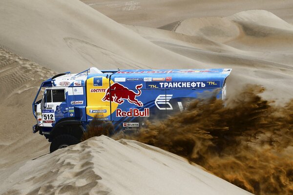 Paris-Dakar mit Kamaz in der Wüste