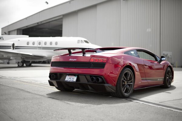 Czerwony luksusowy soczyste Lamborghini