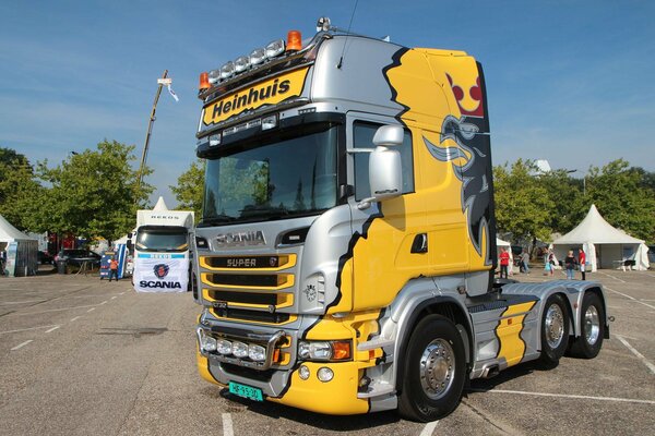 Truck tractor tuned heavyweight scania