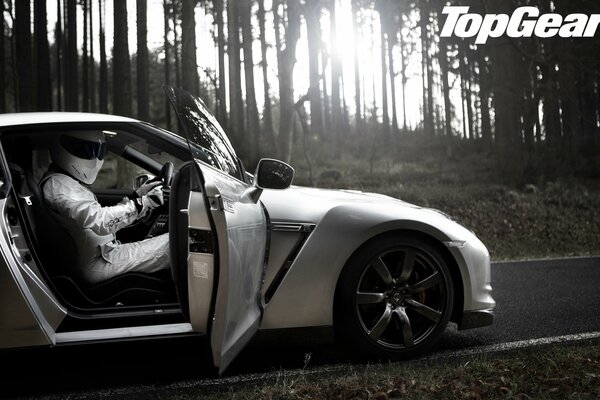 Top Gear Nissan GTR R35 supercar dans les bois