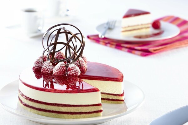 Dessert raspberry cream cake