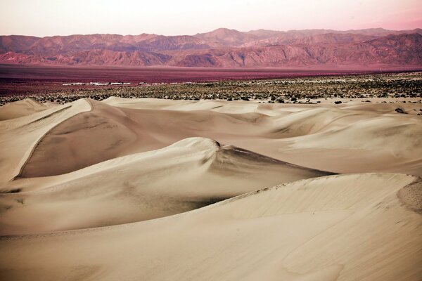 La combinación de montañas y desierto es una delicia