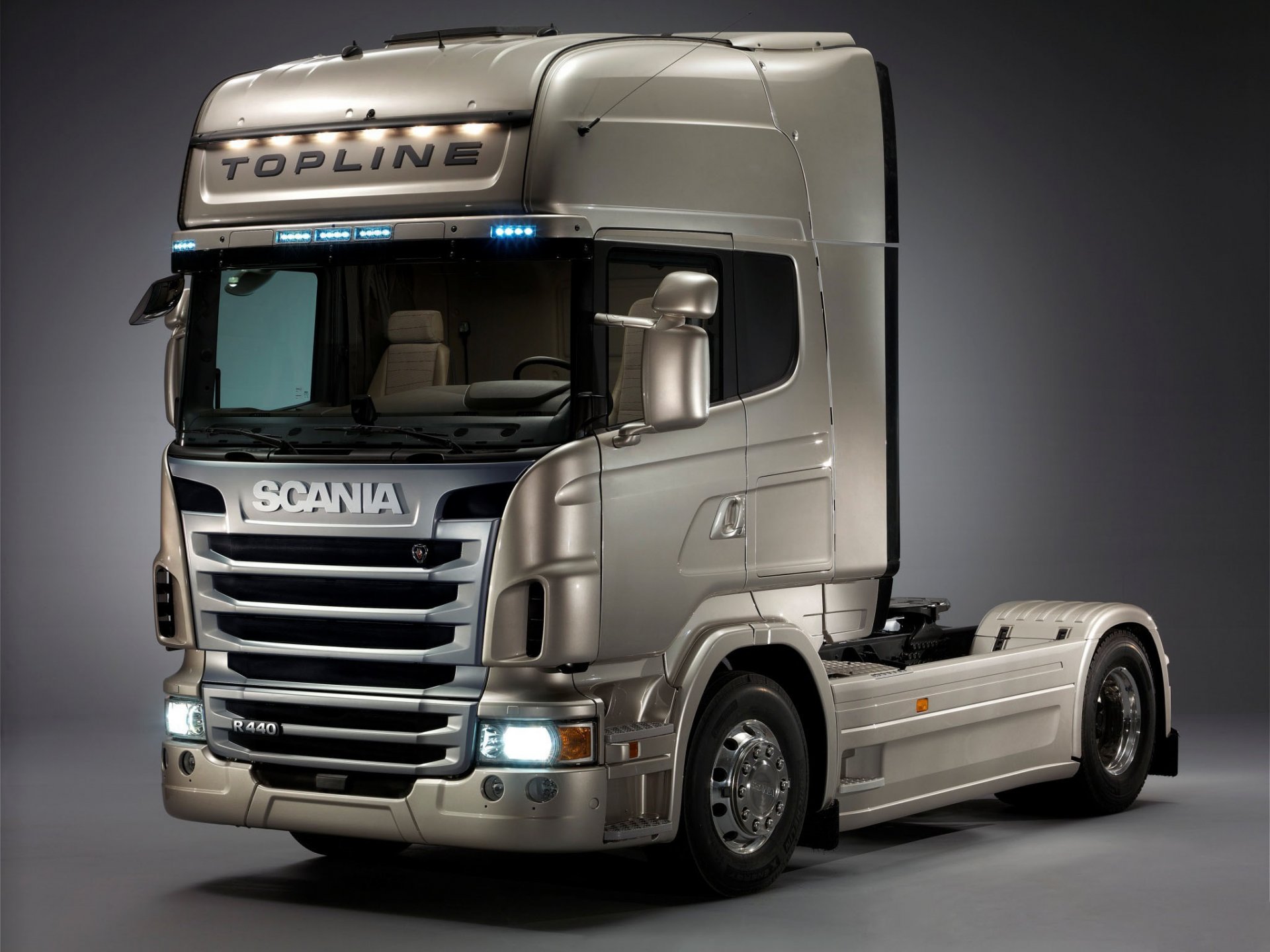 scania camión gris