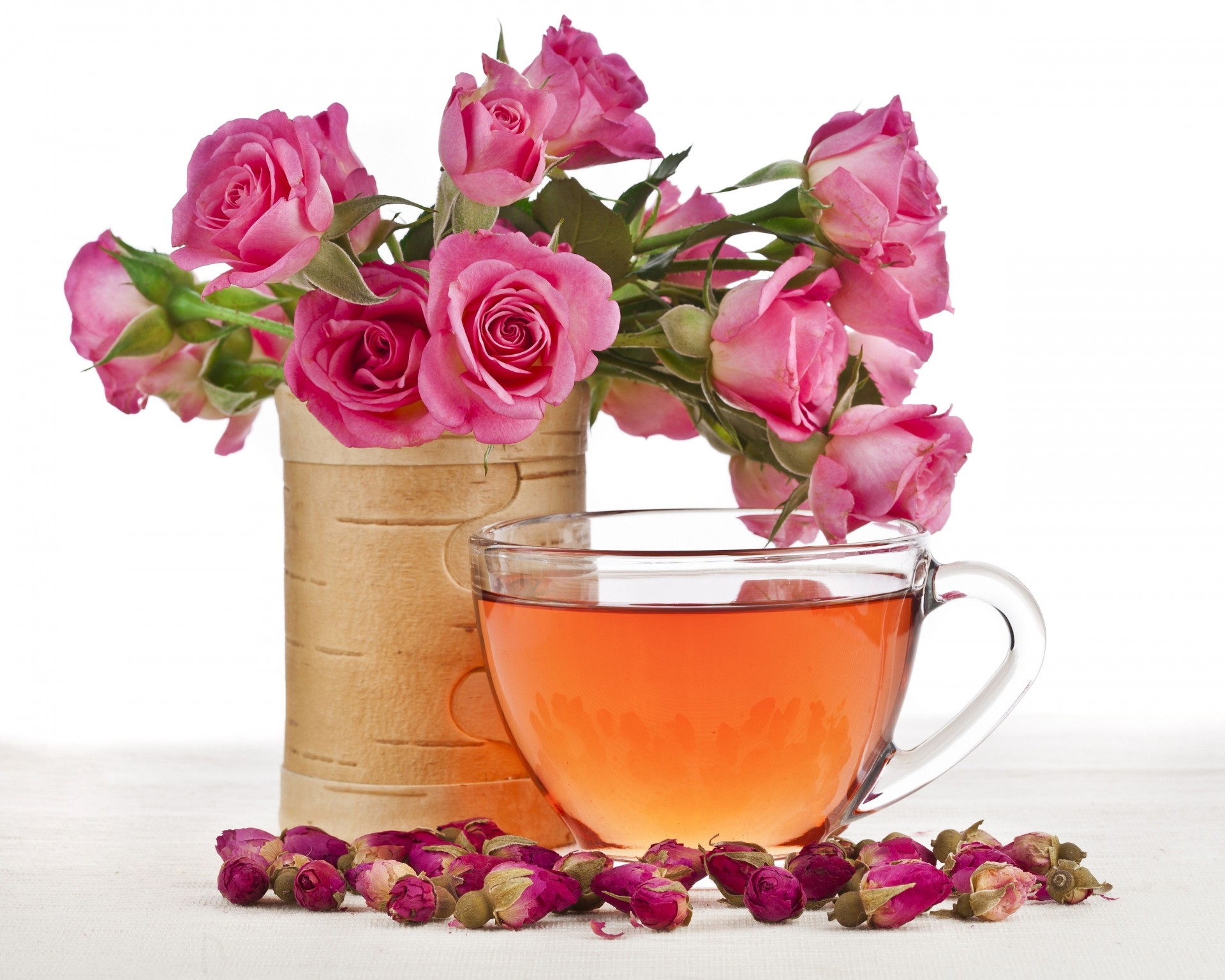 buds tea roses cup