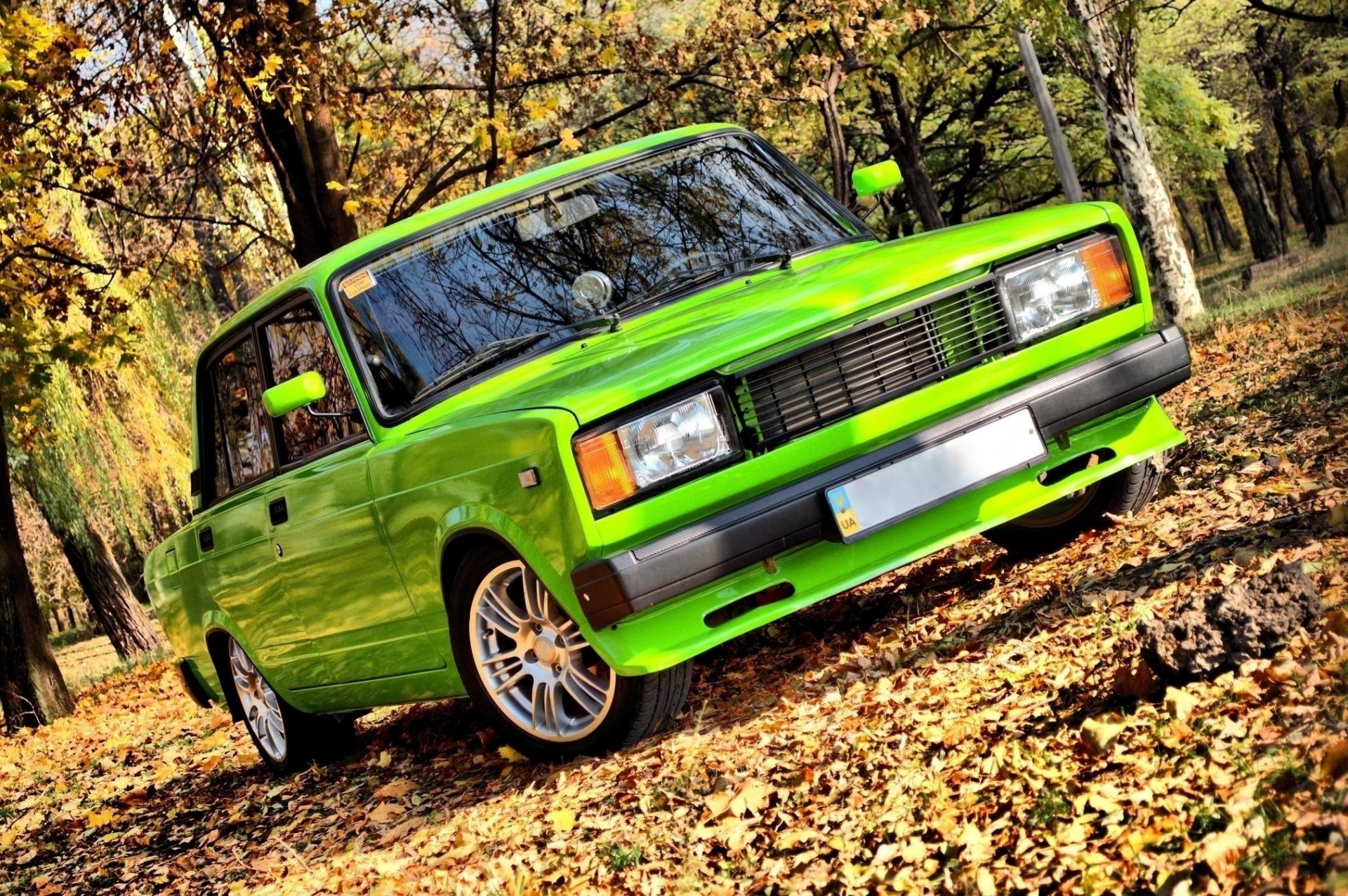 lada jesień park drzewa liście auto tuning