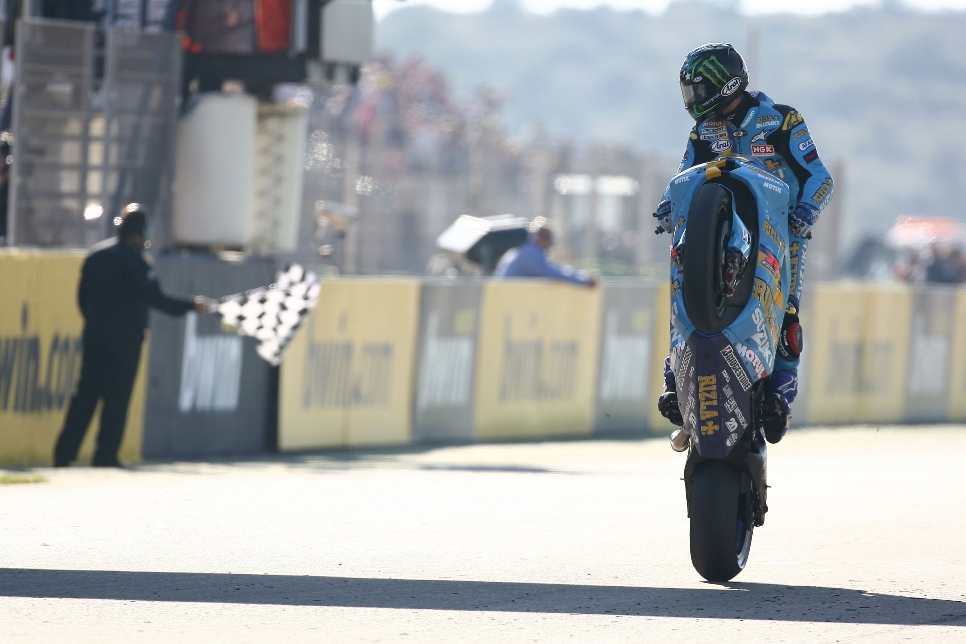 john hopkins rizla suzuki transport sports bike race rider finish flag on its hind legs wallpaper