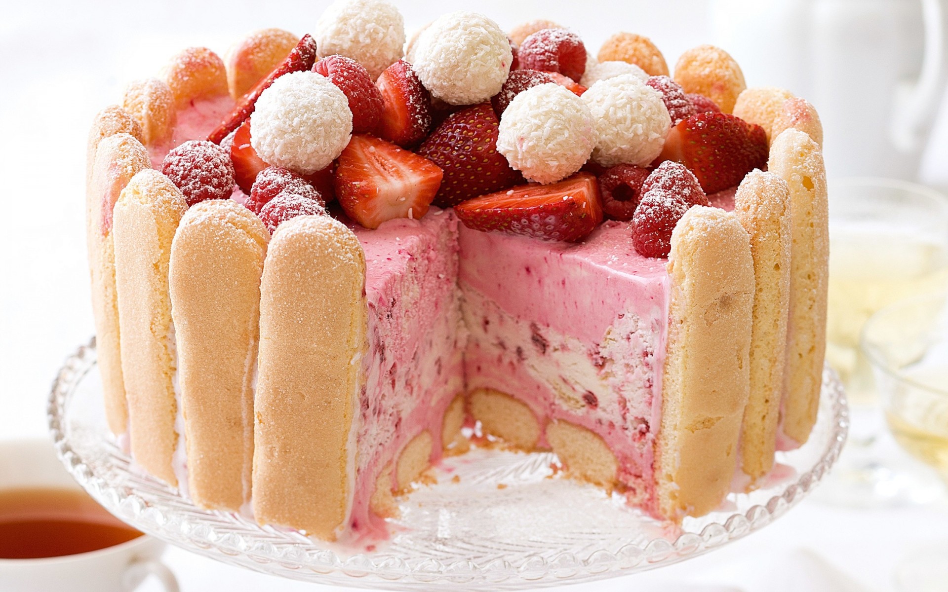 trawberry cake berries food sweet dessert