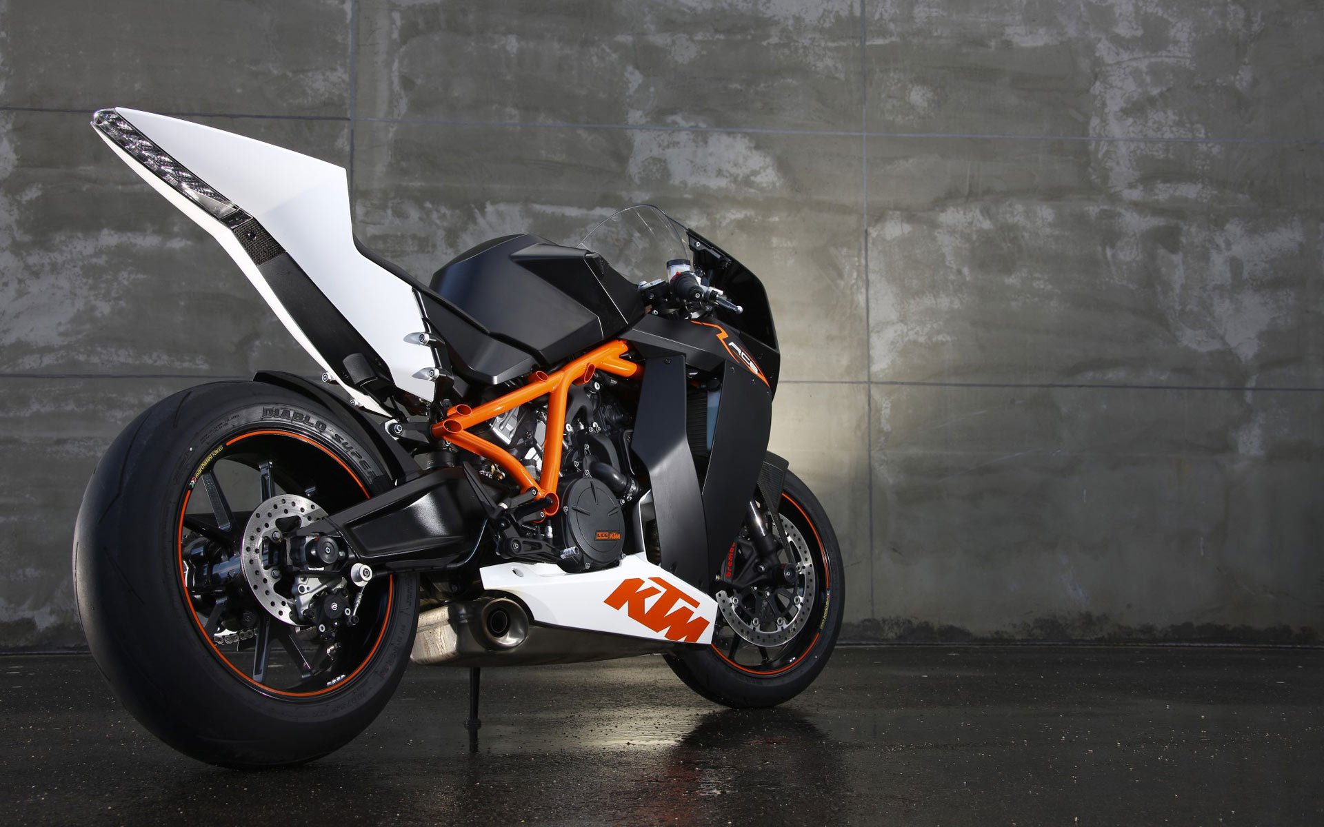 ktm 1190 rc8 moto vélo moto sport mur asphalte roue