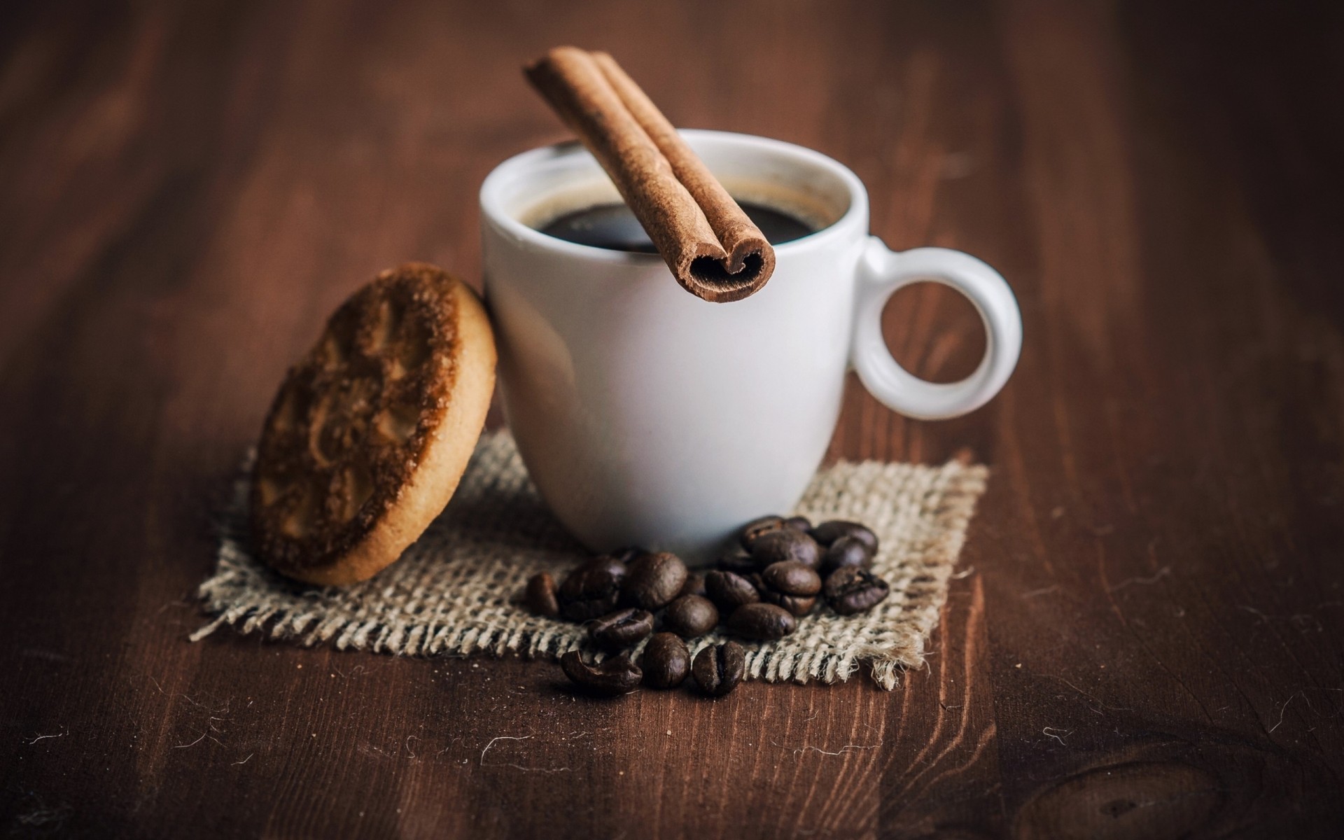 grains de café biscuits cannelle café