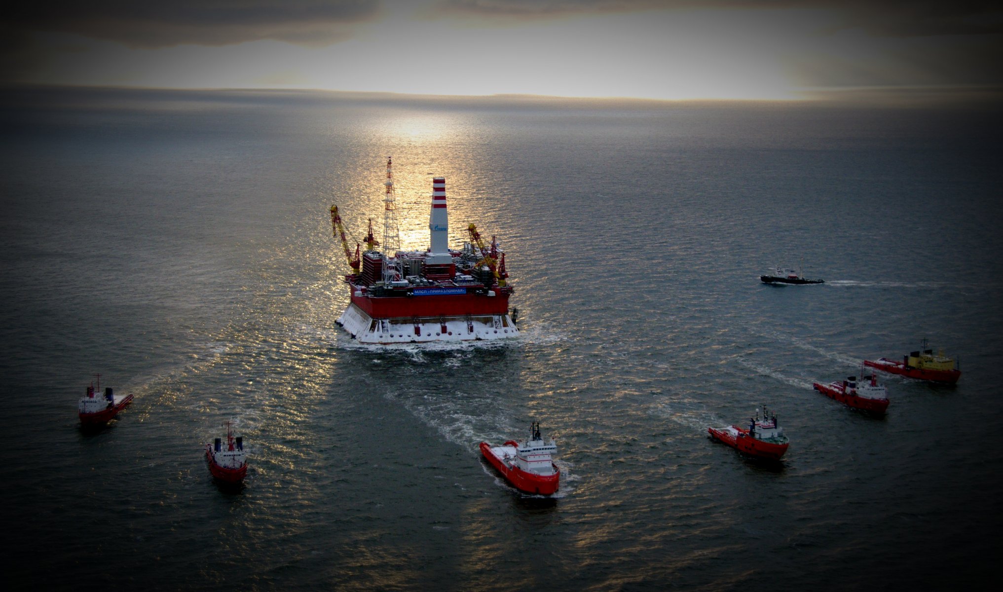 mare oceano petrolio piattaforma navi petroliera petrolio estrazione cielo sole