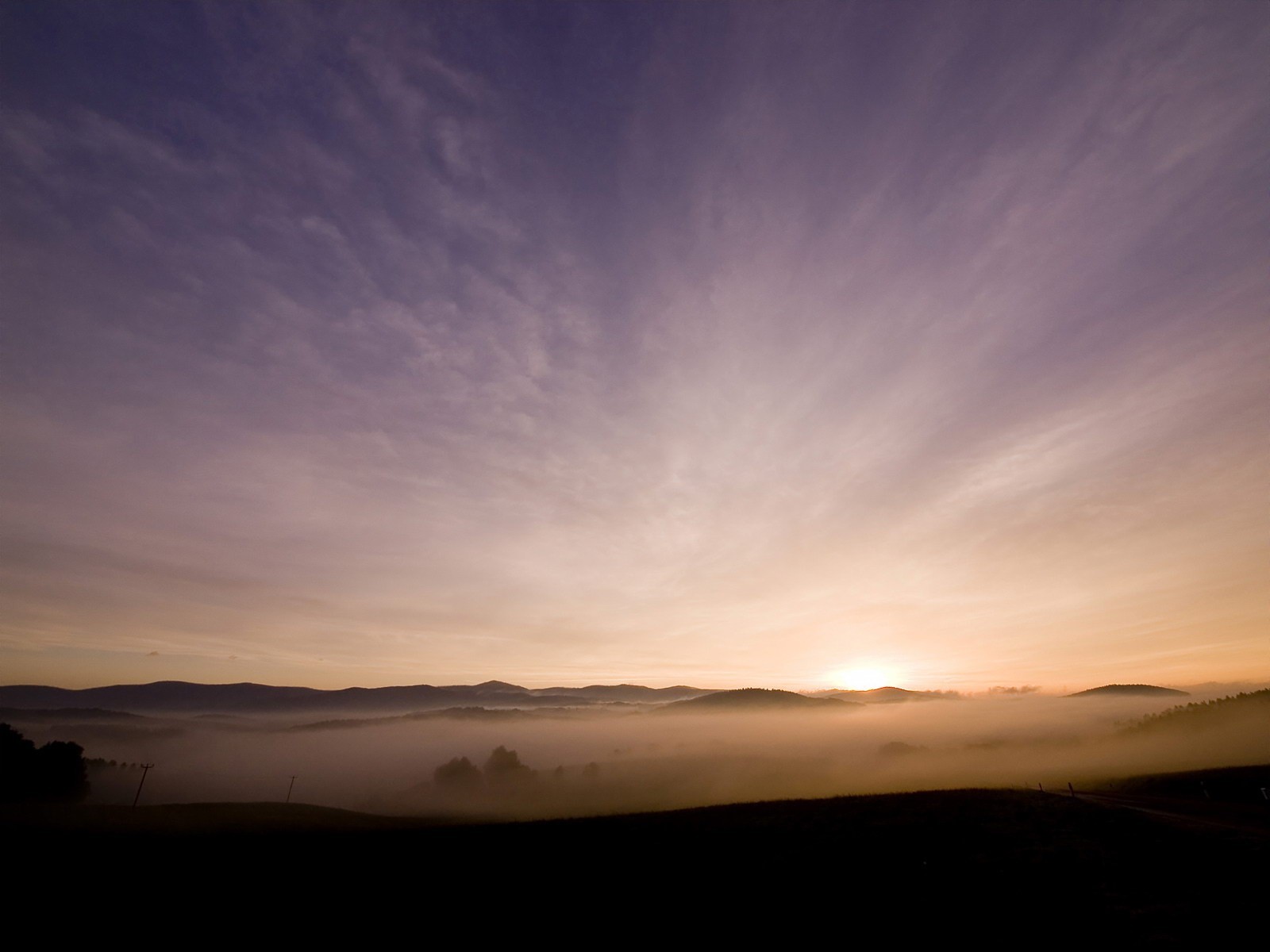 matin brouillard collines