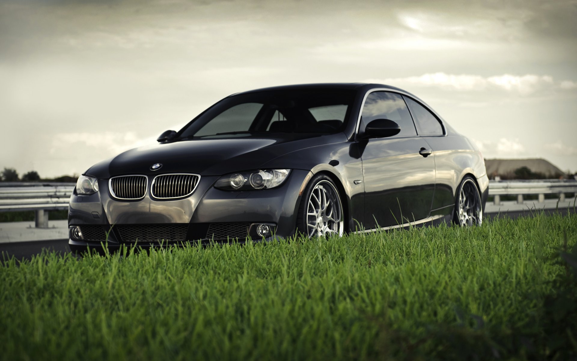 bmw 335i coupé coupé bmw schubkarre schubkarre gras fokus autos himmel