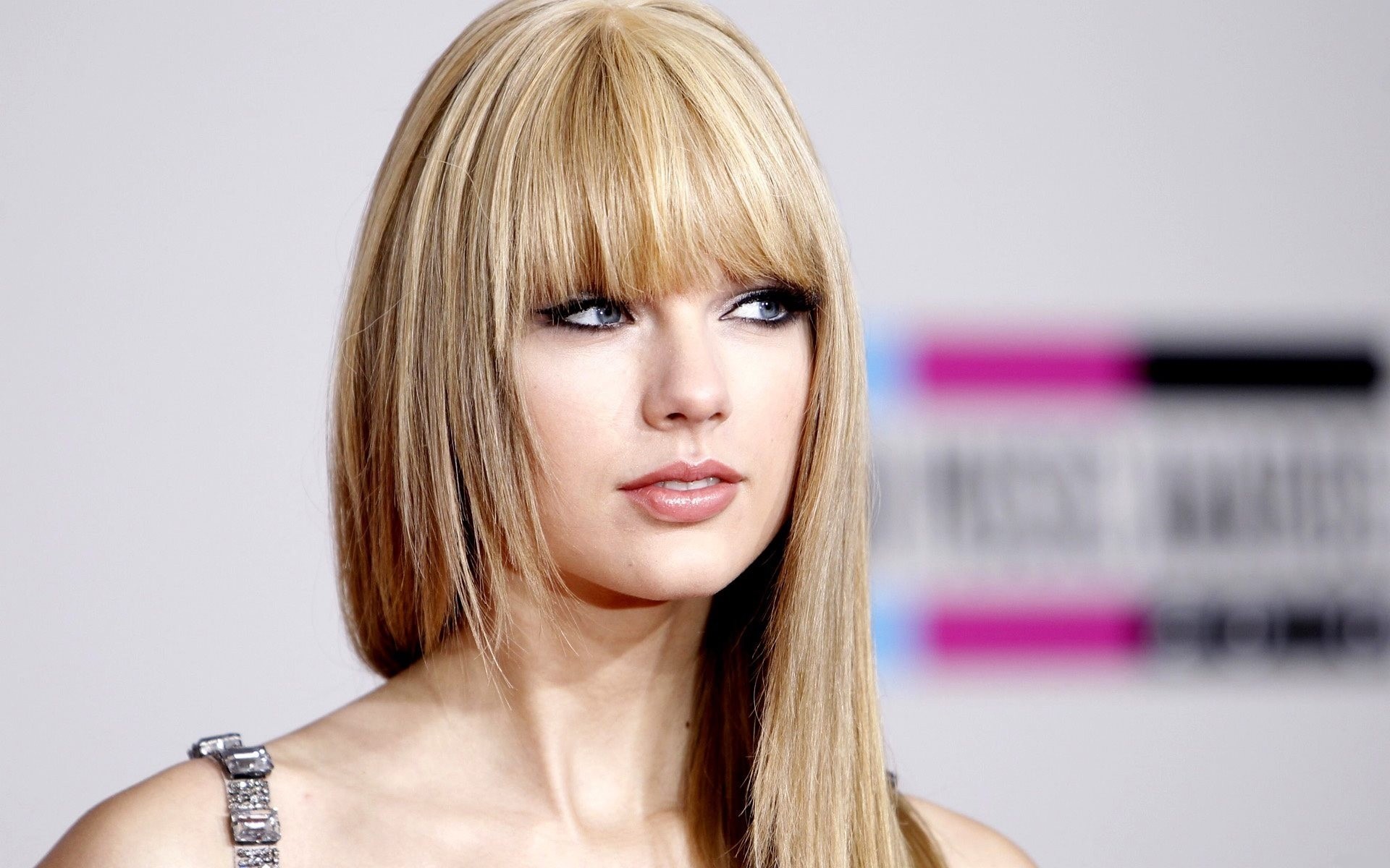 caractère chanteur visage taylor swift