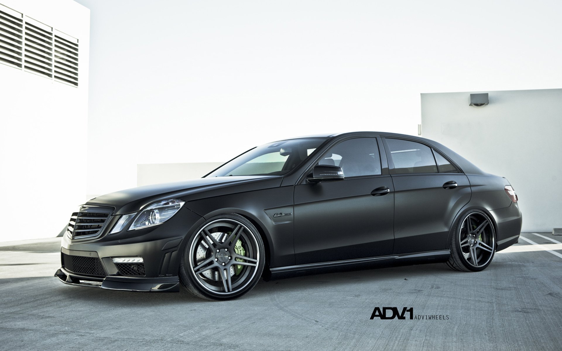 mercedes benz e63 matowy czarny felgi