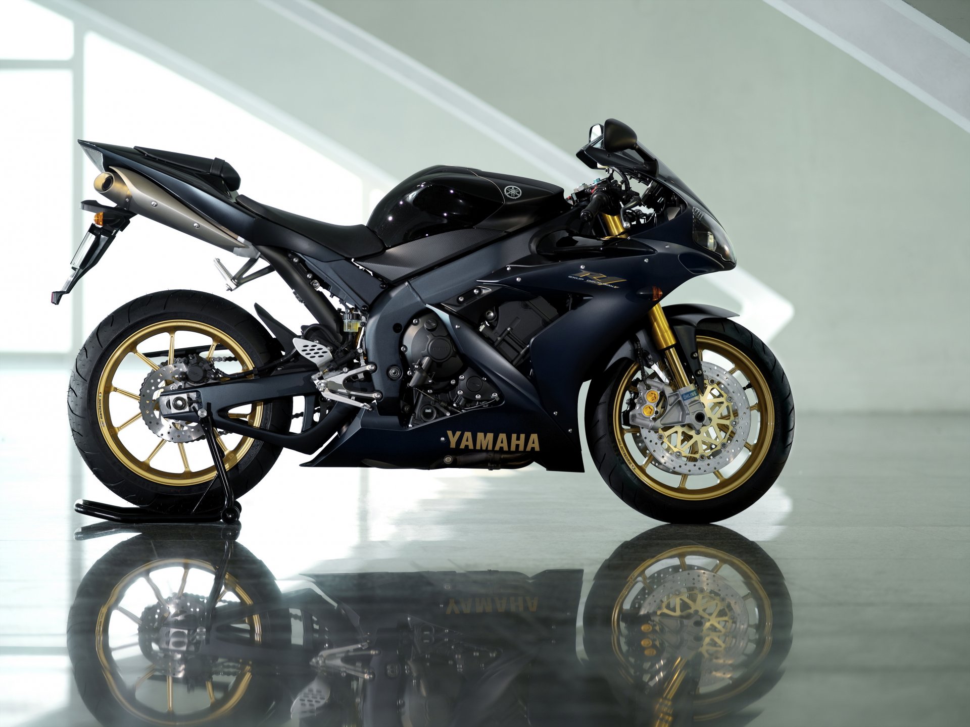 yamaha yzf-r1 czarny yamaha motocykl odbicie