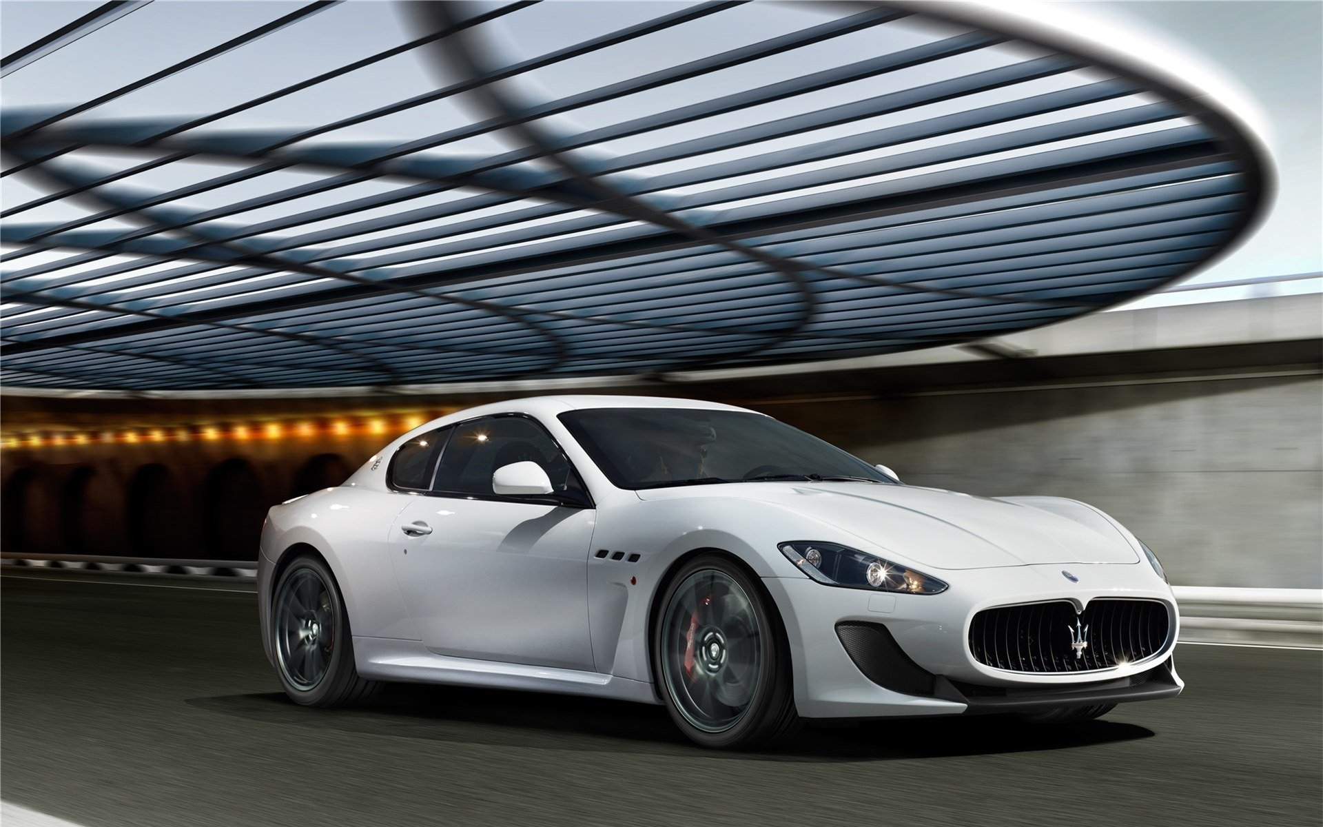 maserati granturismo 2012 biały auto biała maserati