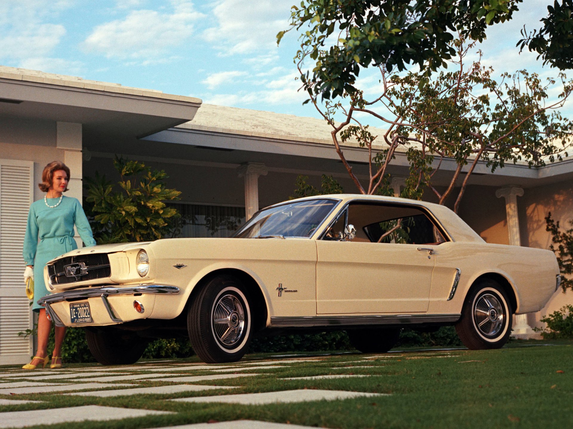 ford mustang coupé 1964 crema clásico coche del músculo muscle car sueño americano ginseng mujer