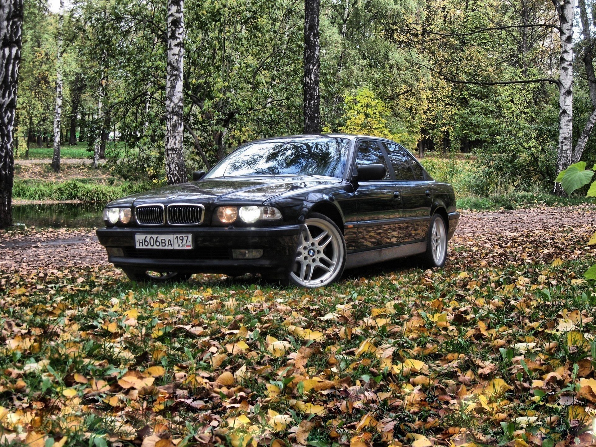 bmw 7 e38 bmw boomer forêt automne