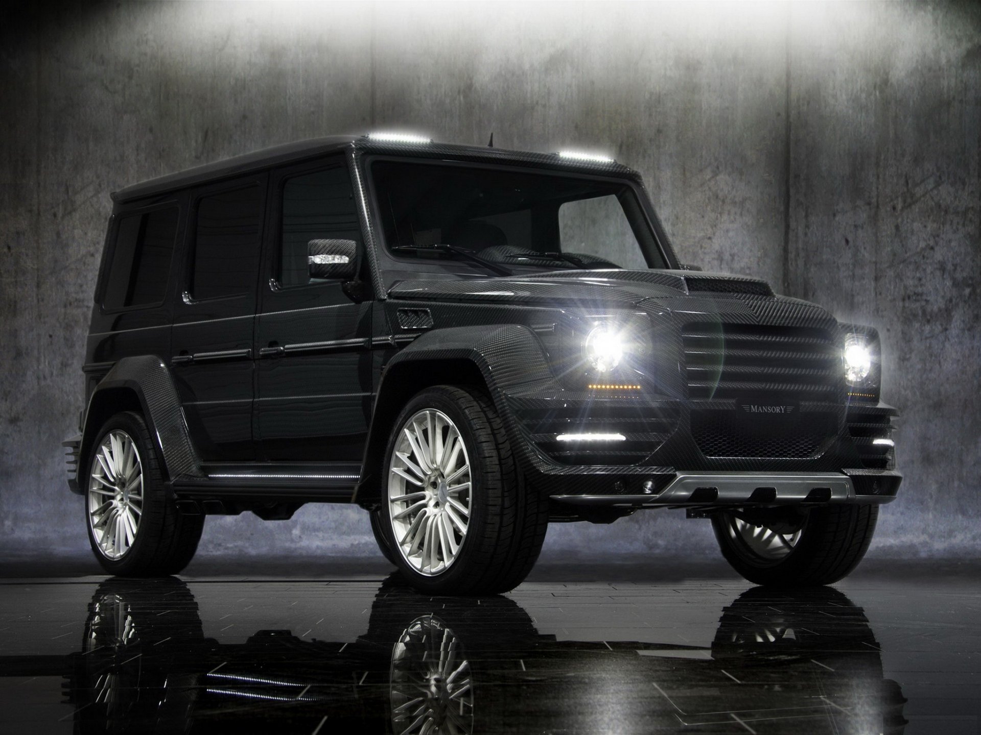 mansory mercedes-benz g-couture гелендваген много карбона свет фар