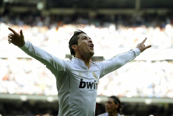 Ronaldo, feliz por el gol