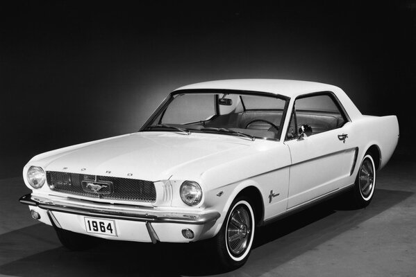 Voiture Ford Mustang couleur blanche