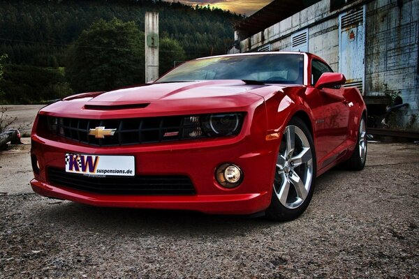 Chevrolet Camaro rojo